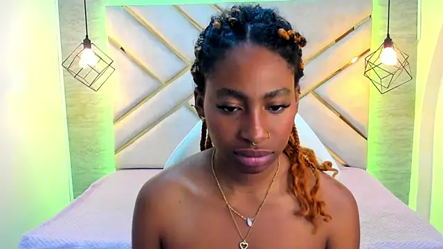 Queen perla  online show from December 14, 2024, 3:15 pm