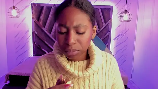 Queen perla  online show from December 19, 2024, 4:24 pm