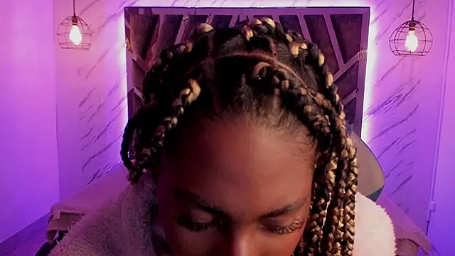 Queen perla  online show from December 20, 2024, 3:53 pm