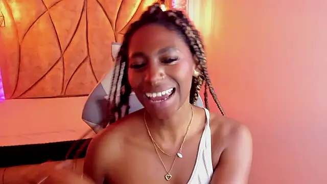 Queen perla  online show from January 12, 2025, 5:54 pm