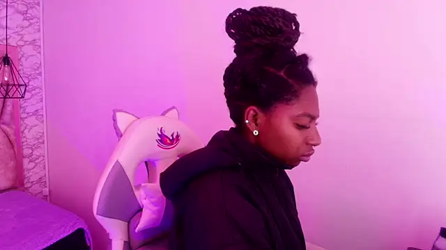 Queen perla  online show from November 20, 2025, 12:27 pm