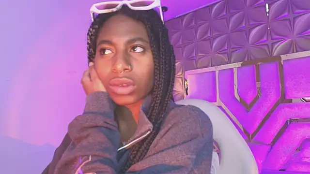 Queen perla  online show from March 22, 2026, 12:41 pm