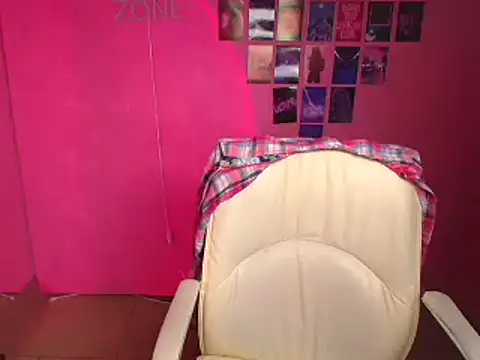 Lissmilf online show from February 11, 2026, 12:32 pm