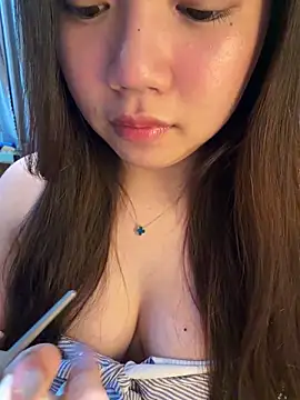Snapshot of Hotellinh12 chatting on June 10, 2026, 3:55 pm Hotellinh12 online show from June 10, 2026, 3:55 pm