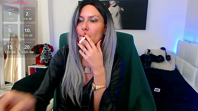 EvelynQueenn online show from December 14, 2024, 6:56 am