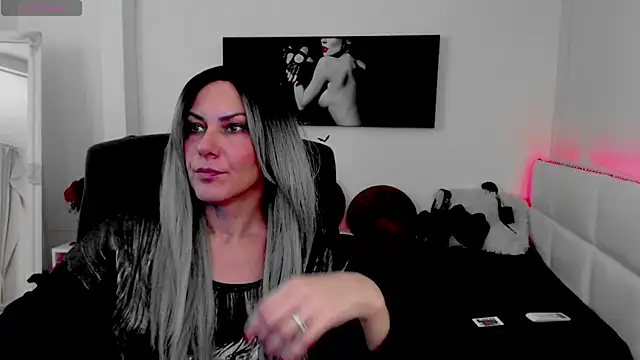 EvelynQueenn online show from December 15, 2024, 5:45 am