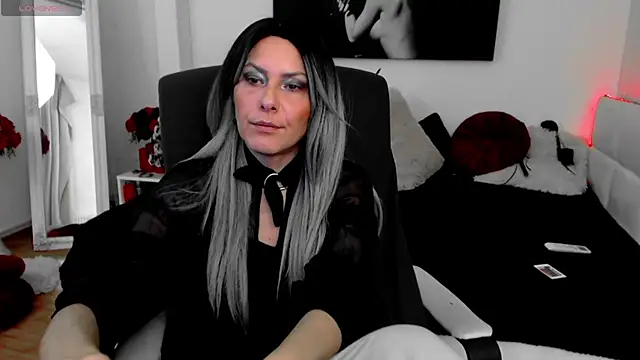 EvelynQueenn online show from December 18, 2024, 4:53 am