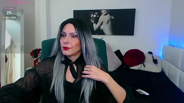 EvelynQueenn online show from December 18, 2024, 7:58 am
