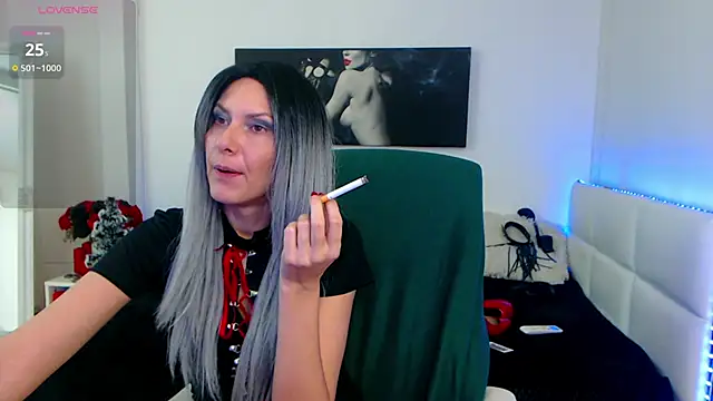 EvelynQueenn online show from December 19, 2024, 5:40 am