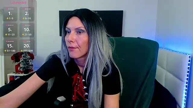 EvelynQueenn online show from December 19, 2024, 8:56 am