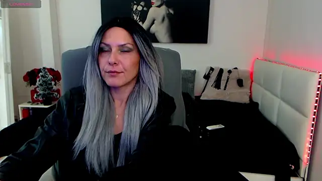 EvelynQueenn online show from December 23, 2024, 12:19 pm