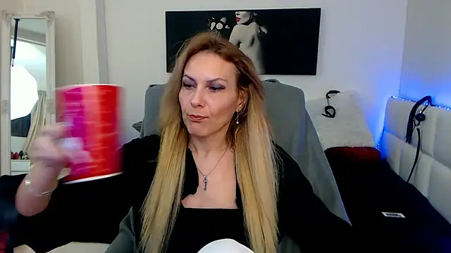 EvelynQueenn online show from February 7, 2025, 5:10 am