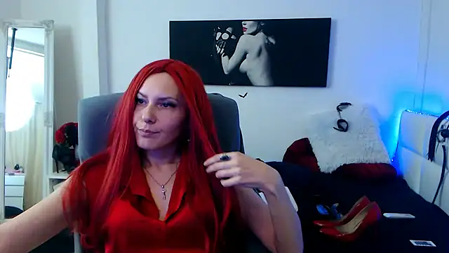 EvelynQueenn online show from February 10, 2025, 6:20 am