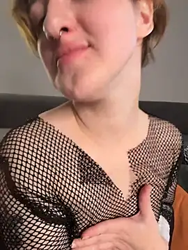 pink8ty online show from November 14, 2025, 12:31 am