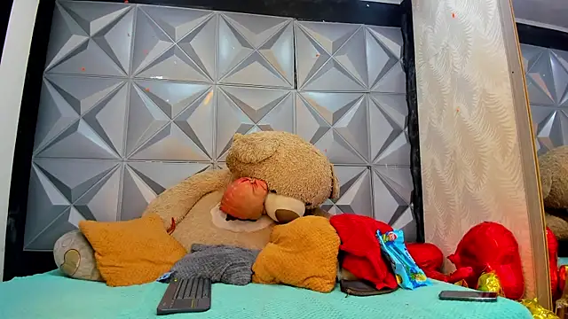 Snapshot of SofiAndNicol chatting on February 12, 2026, 10:54 am SofiAndNicol online show from February 12, 2026, 10:54 am