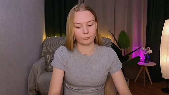 CarolynCohen   online show from February 3, 2025, 4:57 am