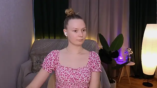 CarolynCohen   online show from March 4, 2025, 8:24 am