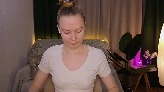 CarolynCohen   online show from March 22, 2025, 2:16 am