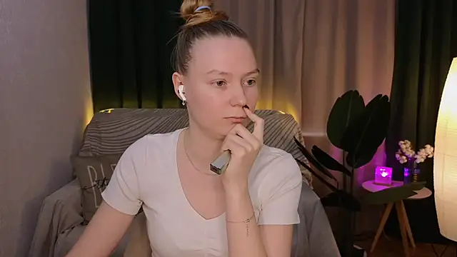 CarolynCohen   online show from March 22, 2025, 5:17 am