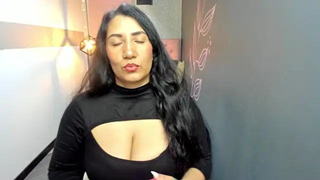 GiaFox  online show from February 25, 2025, 12:45 pm