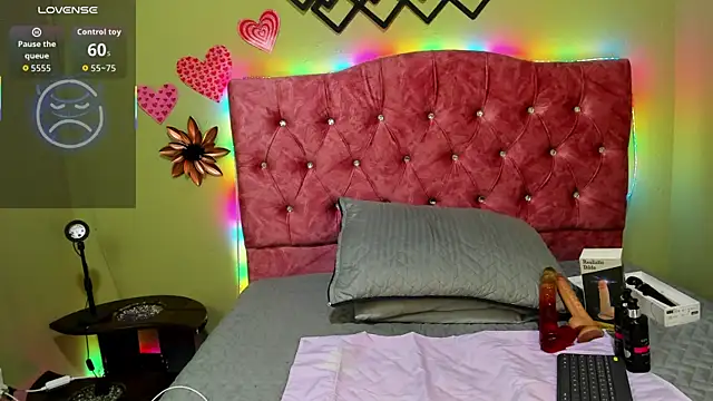 Snapshot of blue_violette_ chatting on October 14, 2025, 7:58 pm blue violette online show from October 14, 2025, 7:58 pm