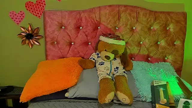 Snapshot of blue_violette_ chatting on November 2, 2025, 6:43 pm blue violette online show from November 2, 2025, 6:43 pm