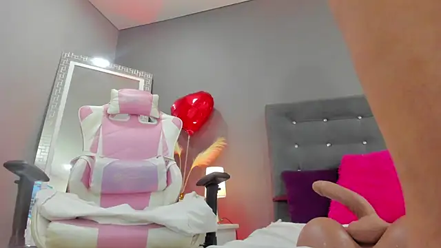 Snapshot of AriaRusso chatting on February 15, 2025, 4:14 am AriaRusso online show from February 15, 2025, 4:14 am