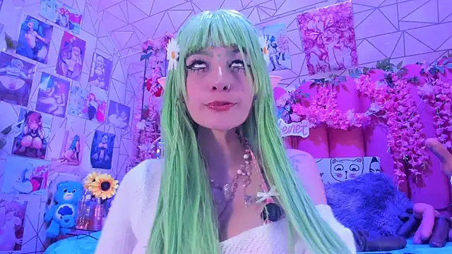 Alicebenett online show from April 14, 2026, 10:38 pm