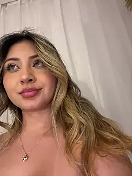 Snapshot of SaraFerreira chatting on March 18, 2025, 11:53 pm SaraFerreira online show from March 18, 2025, 11:53 pm