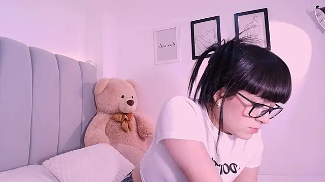 Snapshot of DannaHyde chatting on May 23, 2026, 7:51 pm DannaHyde online show from May 23, 2026, 7:51 pm
