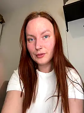 EmmaWarren online show from October 24, 2025, 5:42 pm