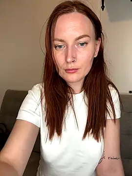 EmmaWarren online show from October 26, 2025, 4:57 pm