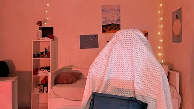 Britney Ross online show from November 3, 2025, 3:19 am