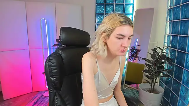 Mia Cheers online show from March 4, 2025, 1:49 pm