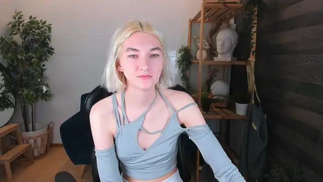 Mia Cheers online show from March 16, 2025, 1:49 pm