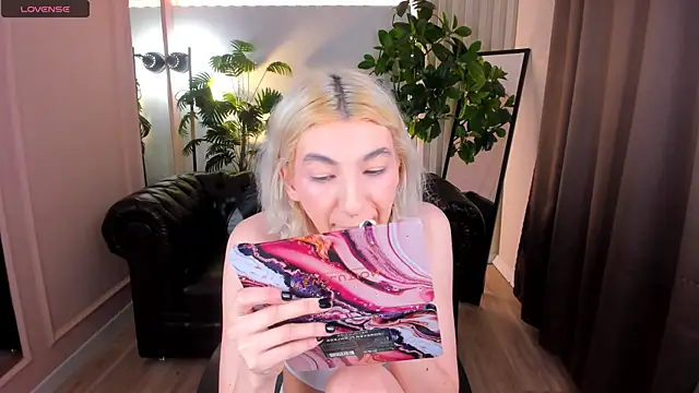 Mia Cheers online show from March 22, 2025, 9:45 am