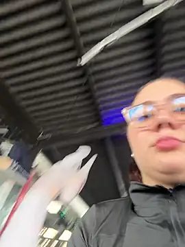 isarhodes  online show from October 21, 2025, 7:25 pm