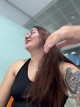 isarhodes  online show from October 27, 2025, 3:49 pm