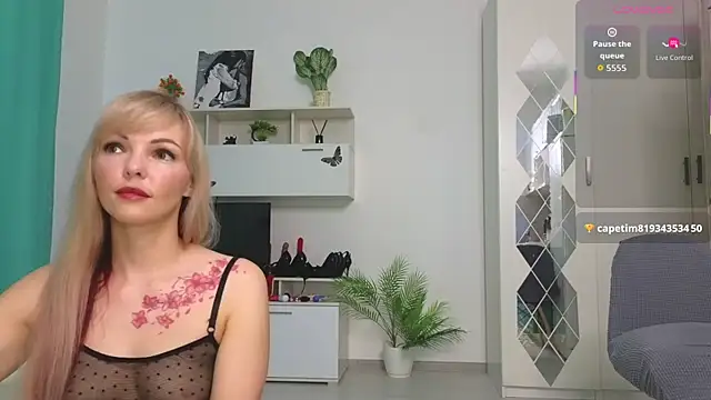Molliblum online show from May 20, 2026, 2:23 pm