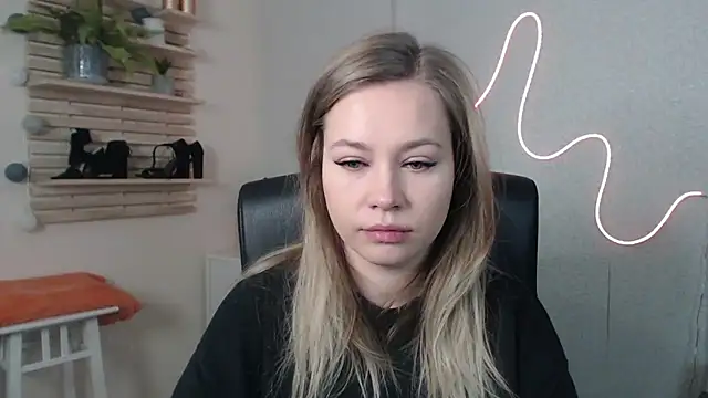 holly xglam online show from December 9, 2024, 3:29 am