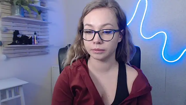 holly xglam online show from January 13, 2025, 6:27 am