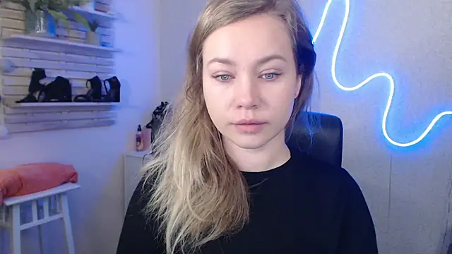 holly xglam online show from January 28, 2025, 4:50 am