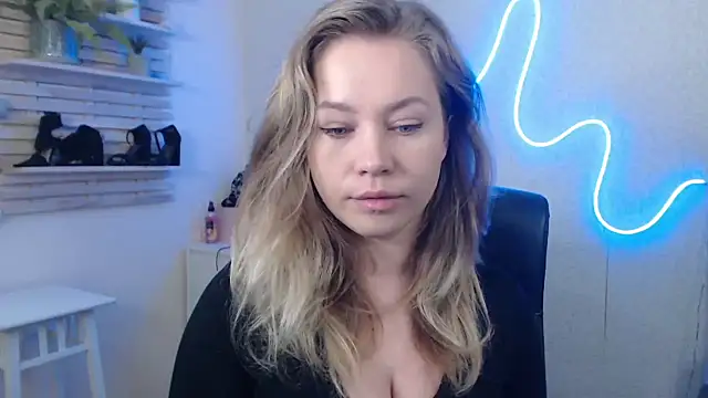 holly xglam online show from January 29, 2025, 2:30 am