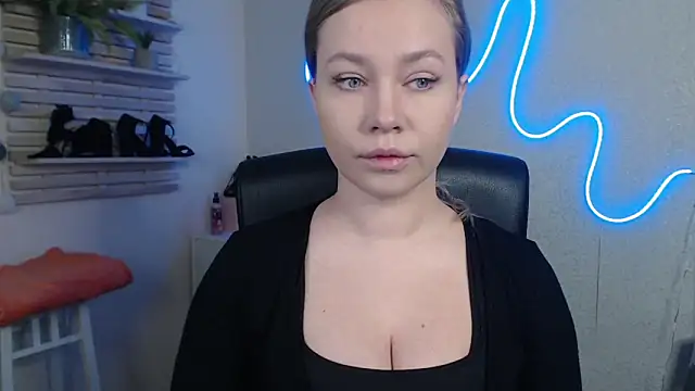 holly xglam online show from February 27, 2025, 12:10 am