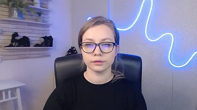 holly xglam online show from March 7, 2025, 12:58 am