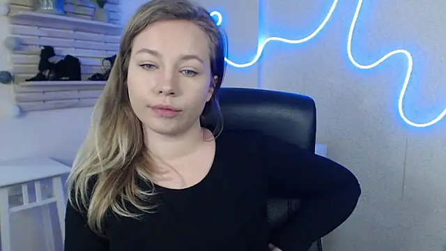 holly xglam online show from March 17, 2025, 5:23 am