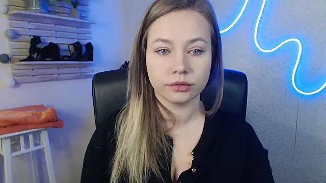 holly xglam online show from March 18, 2025, 12:16 am