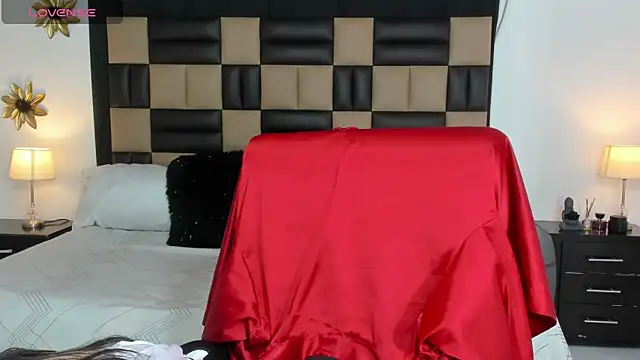 BonnyDelux online show from December 5, 2024, 3:28 pm