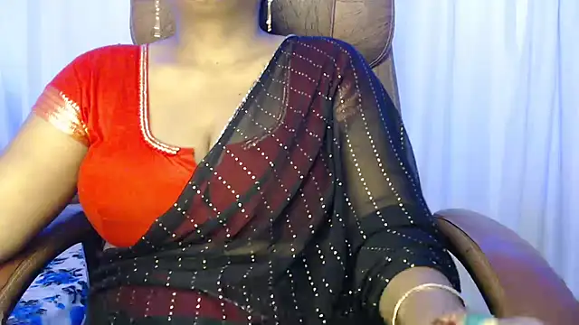 Snapshot of Prita07 chatting on October 31, 2025, 11:33 am Prita07 online show from October 31, 2025, 11:33 am