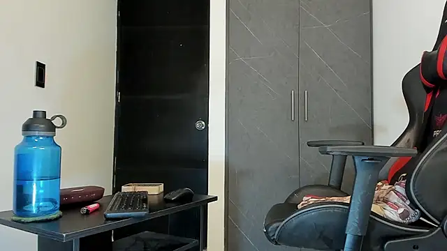 sergiio mesa27 online show from December 5, 2024, 3:06 pm